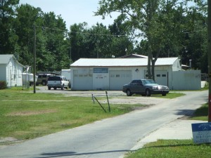 driveway off Gordon Road to shop